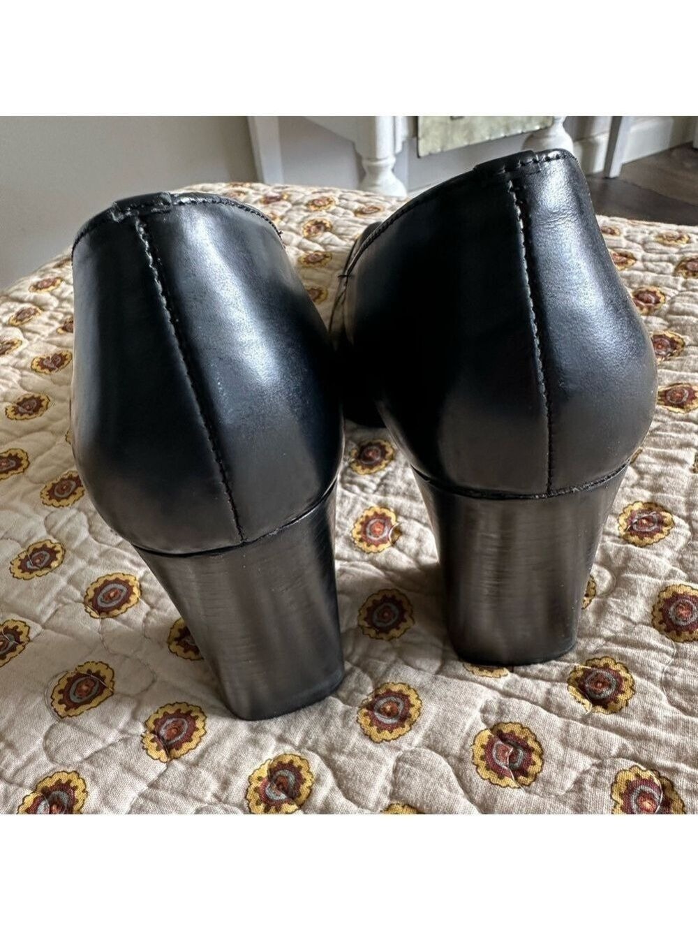 XOXO Black Leather Classic Heel With Stitch Detail Size 8 - Picture 4 of 6